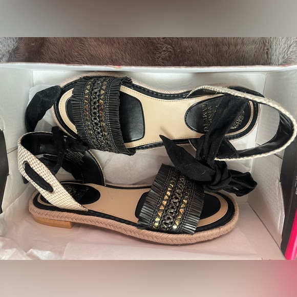 Laidback Kimano sandal from Vince Camuto. - Picture 3 of 11